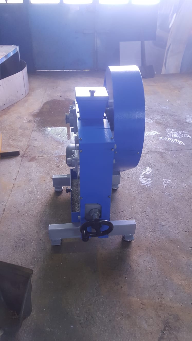 Laboratory Type Jaw Crusher 3 Laboratory Type Jaw Crusher - Image 3